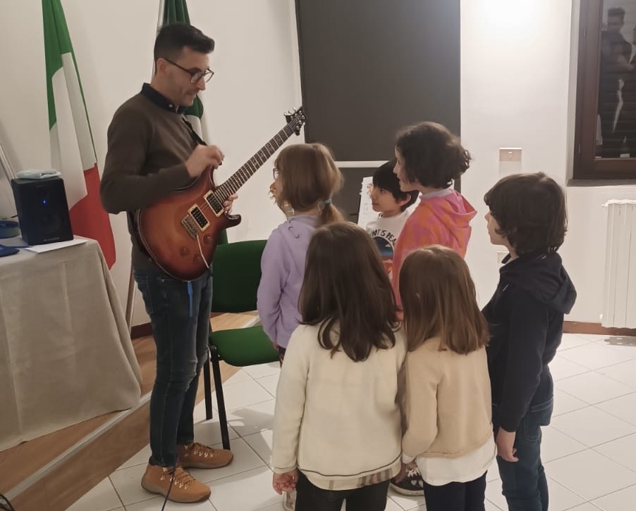 Bulciago_chitarra00001.jpg (87 KB)