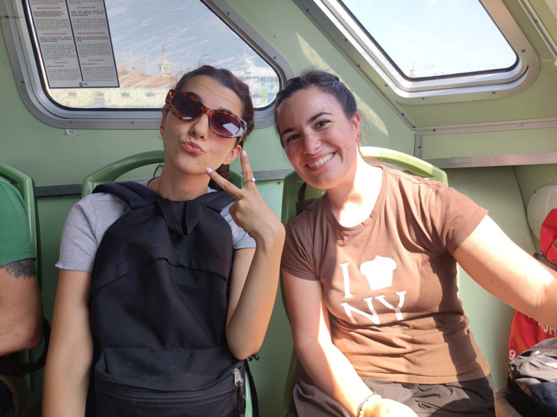 alessia_e_jenny.jpeg (105 KB)