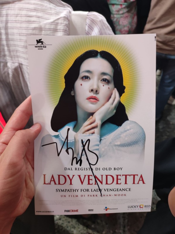 il_poster_di_lady_vendetta_con_la_firma_di_park_chan_wook.jpeg (87 KB)