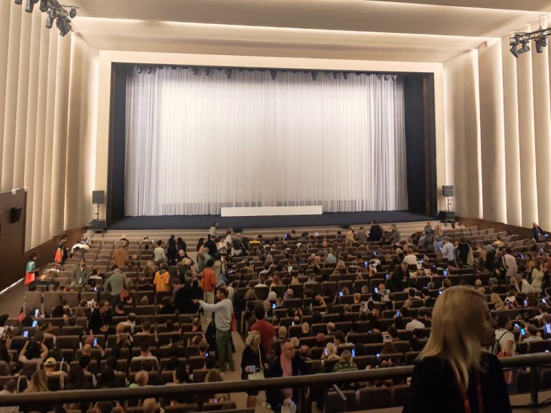 in_sala_per_frankenstein.jpeg (111 KB)