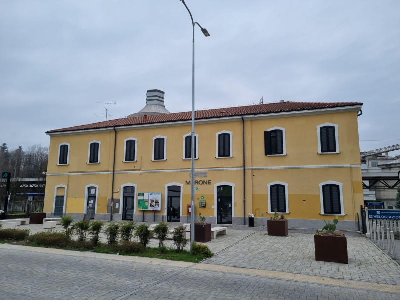 Stazione_di_Merone.jpeg (100 KB)