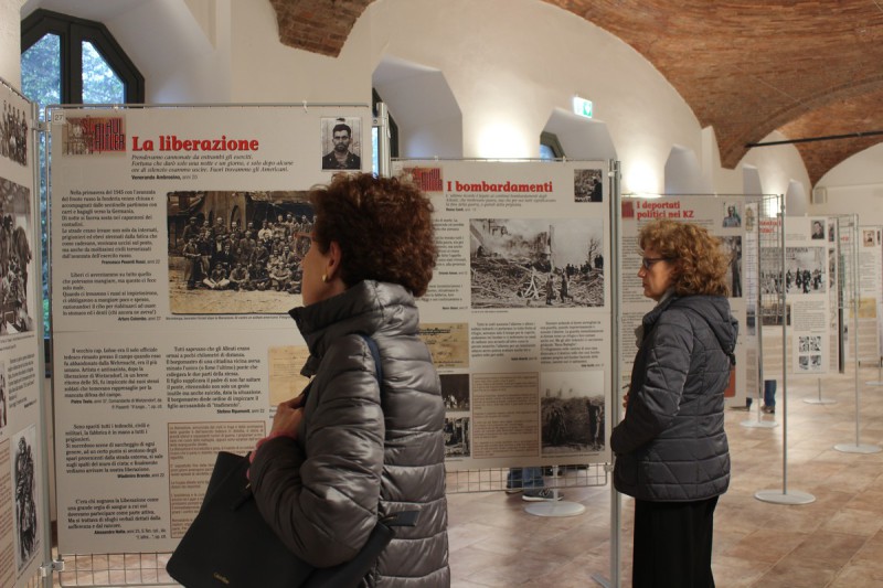 casatenovo_mostra0022.jpg (105 KB)