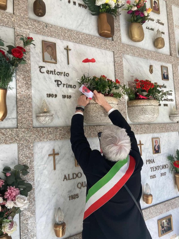 ello_liberazione14.jpg (140 KB)