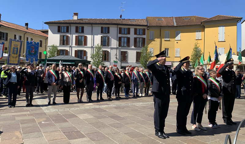 oggiono25aprile11.jpg (180 KB)