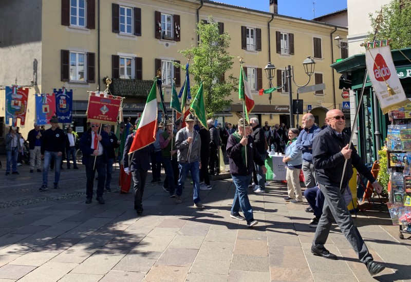 oggiono25aprile12.jpg (144 KB)