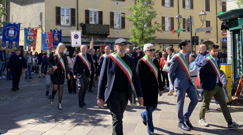 oggiono25aprile13.jpg (117 KB)