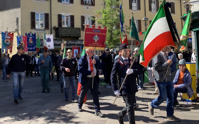oggiono25aprile14.jpg (129 KB)