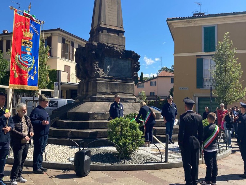 oggiono25aprile15.jpg (148 KB)
