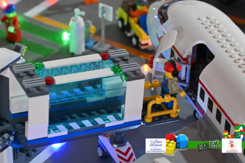 vr_lego1.jpeg (94 KB)