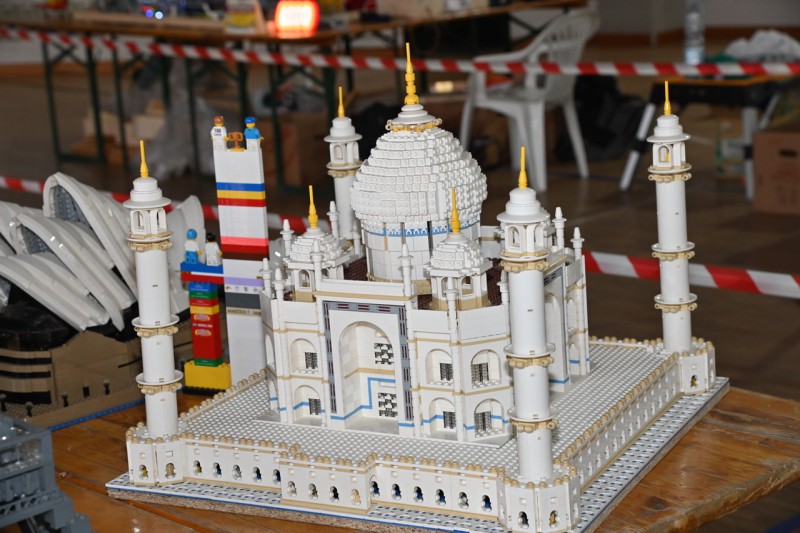 vr_lego2.jpeg (110 KB)