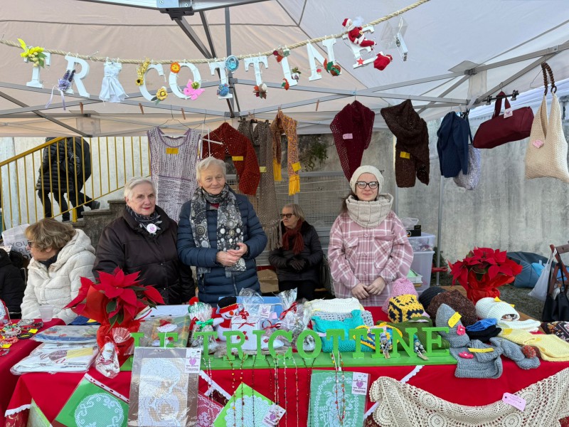 Sirtori__mercatini_immacolata_10.JPG (171 KB)