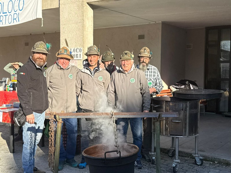 Sirtori__mercatini_immacolata_18.JPG (132 KB)