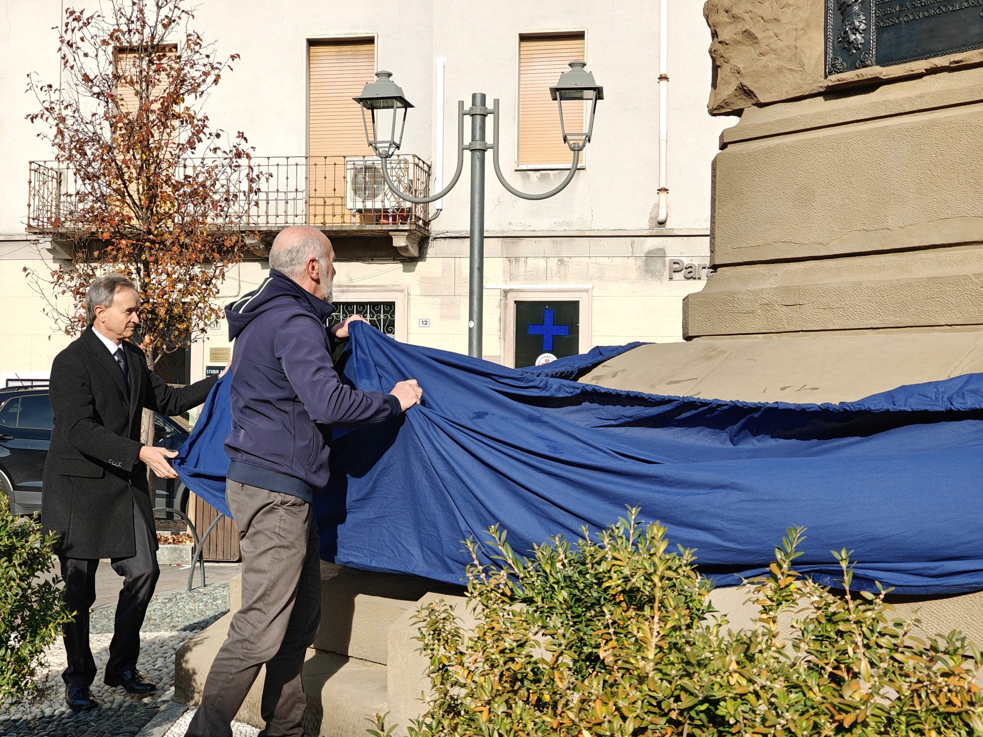 oggionomonumento__19_.jpg (939 KB)