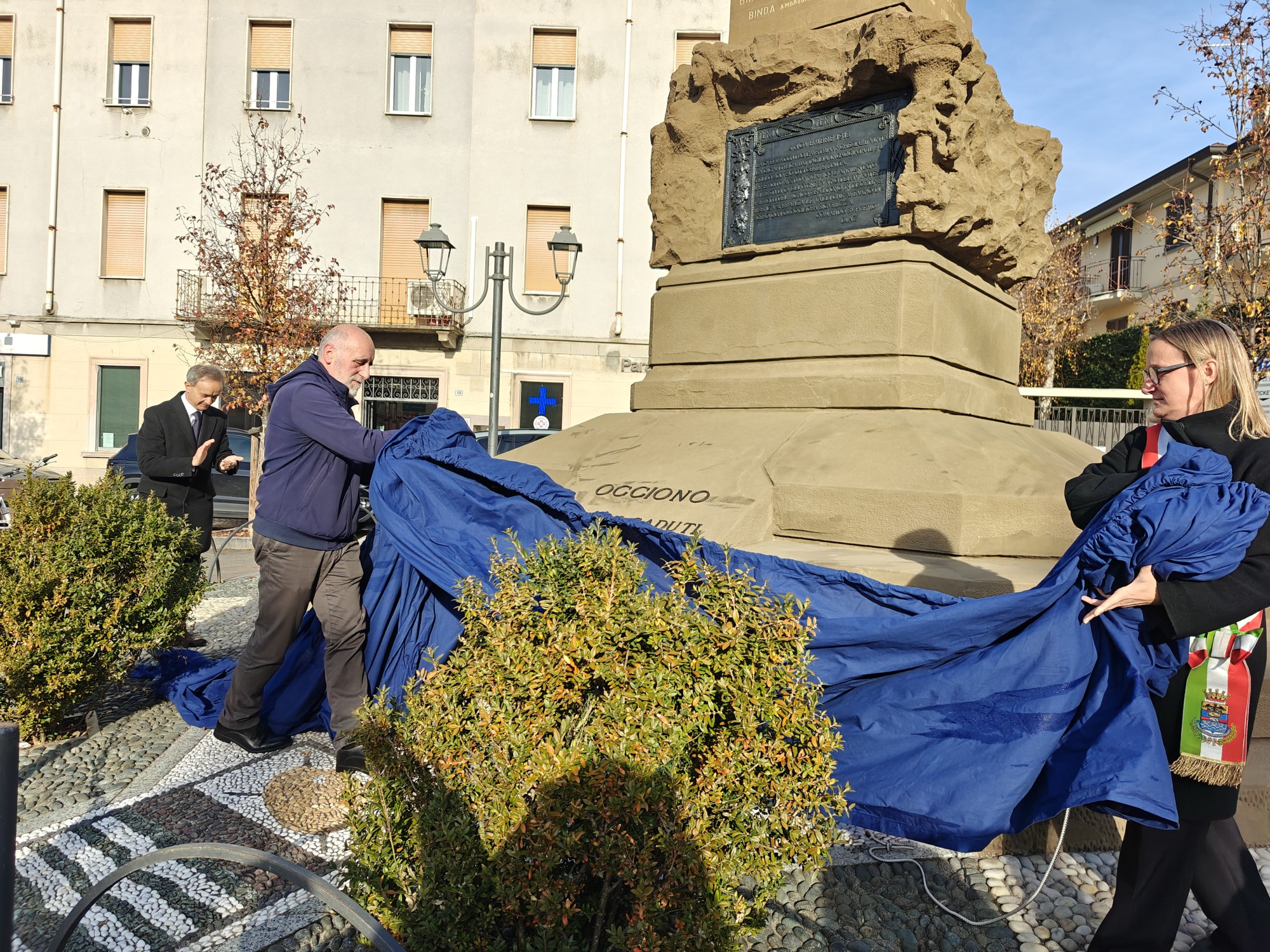 oggionomonumento__20_.jpg (1015 KB)