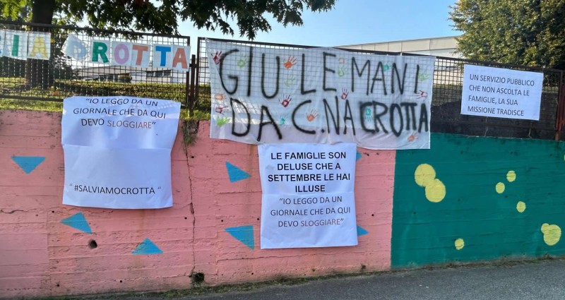 scuolacrotta.jpg (107 KB)