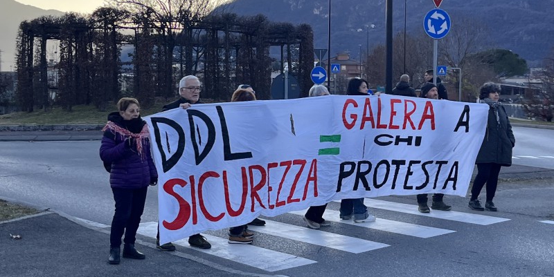 stopgenocidio_1.jpg (236 KB)