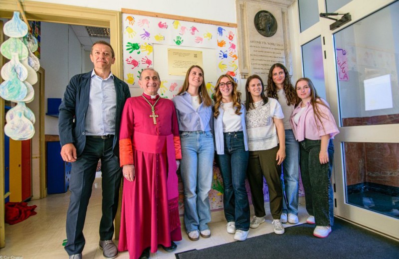 Lo_staff_con_l_Arcivescovo_Delpini.JPG (111 KB)