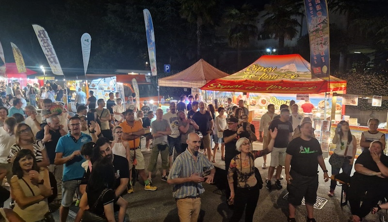 Nibionno_street_food00003.jpg (173 KB)