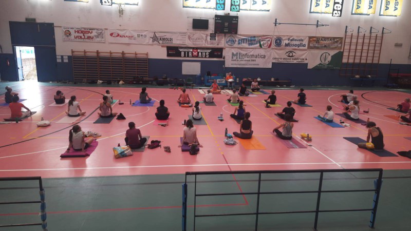 yogaday2.jpg (81 KB)