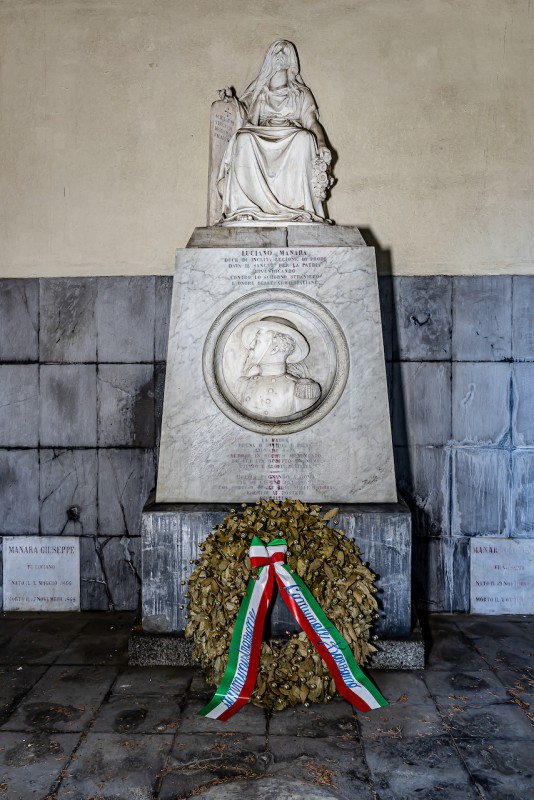 Luciano_Manara_bis-5_1_.jpg (123 KB)