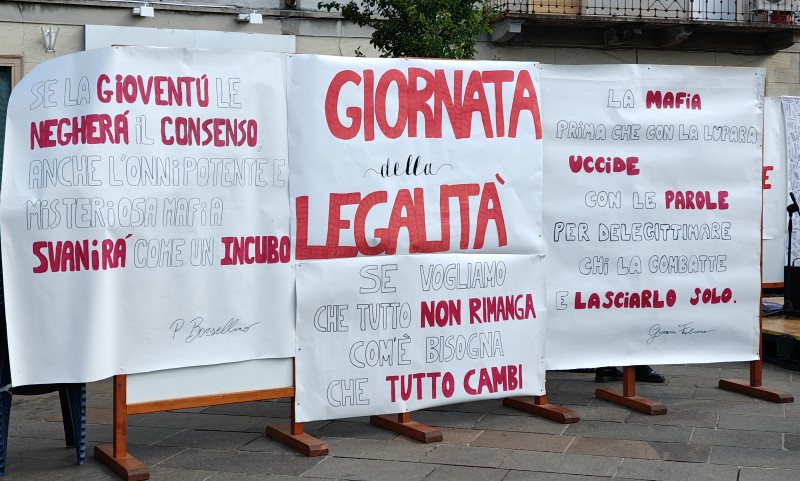 oggionolegalita1.jpg (116 KB)