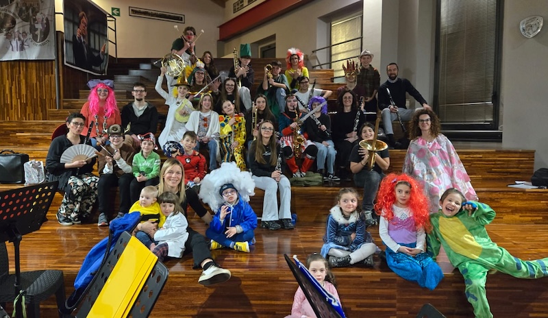 Costa_junior_band4.jpg (197 KB)