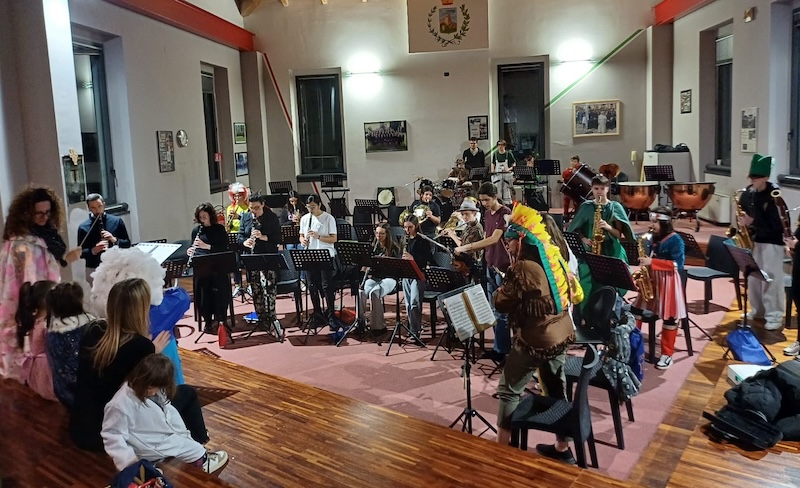 Costa_junior_band5.jpg (192 KB)