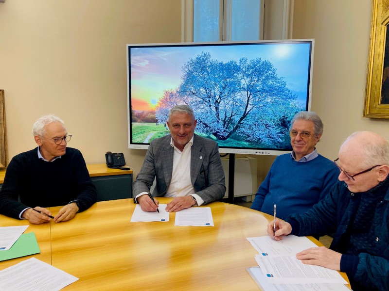 La_firma_della_convenzione.jpg (106 KB)