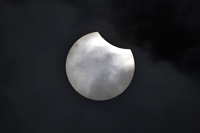 eclissi.jpg (66 KB)