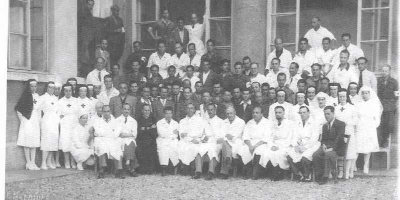 1945_il_personale_dell_ospedale_militare.jpg (221 KB)