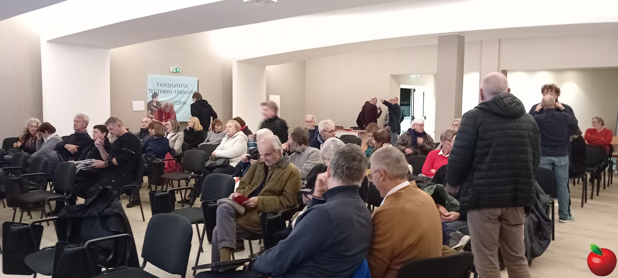 2OggionoRestiamoUmani.jpg (317 KB)