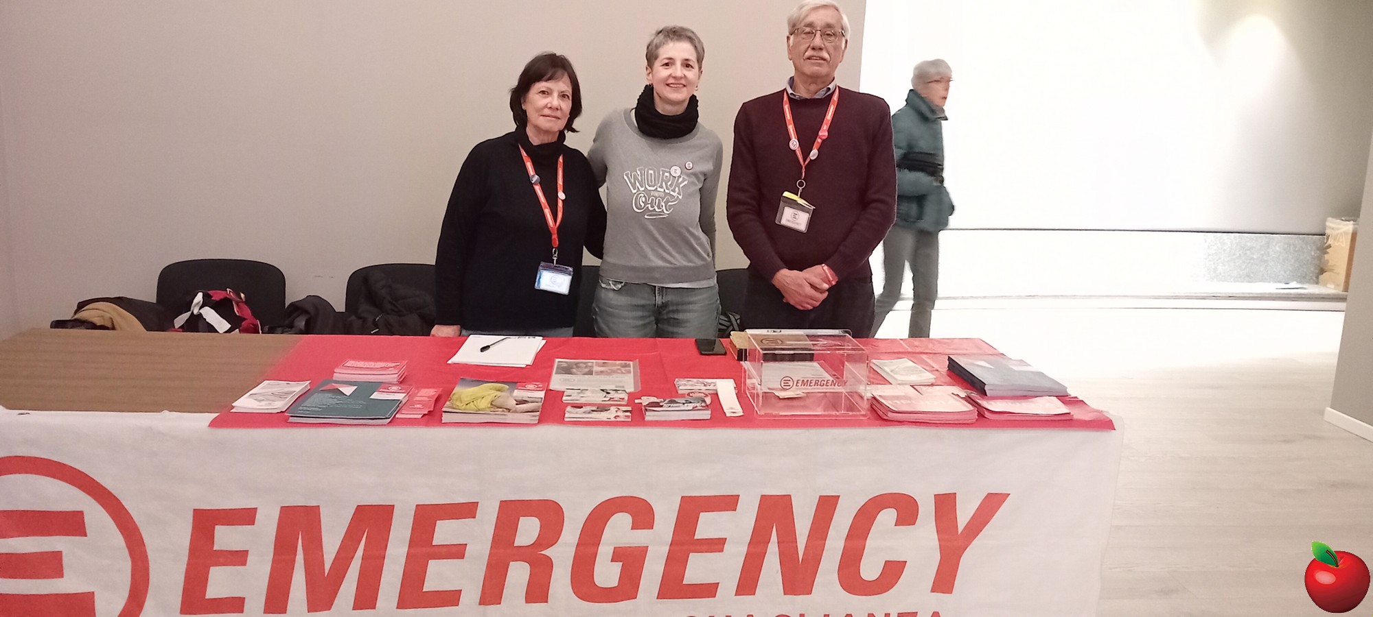 3OggionoRestiamoUmani.jpg (275 KB)