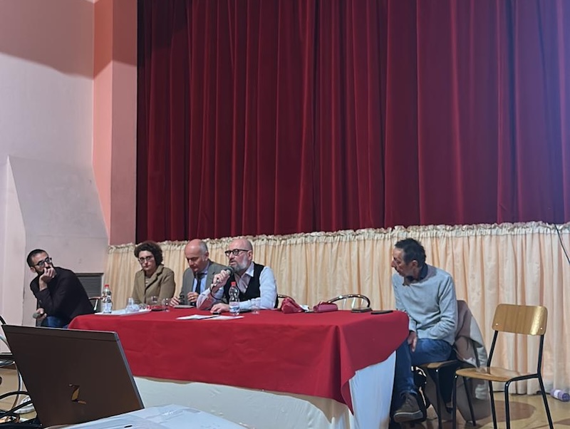 Annone_sacco_rosso00001.jpg (124 KB)