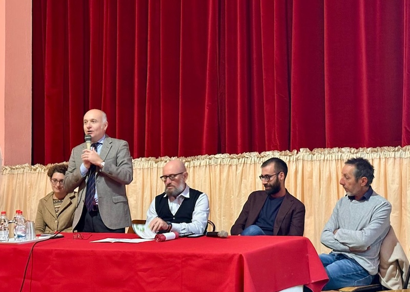 Annone_sacco_rosso00005.jpg (156 KB)