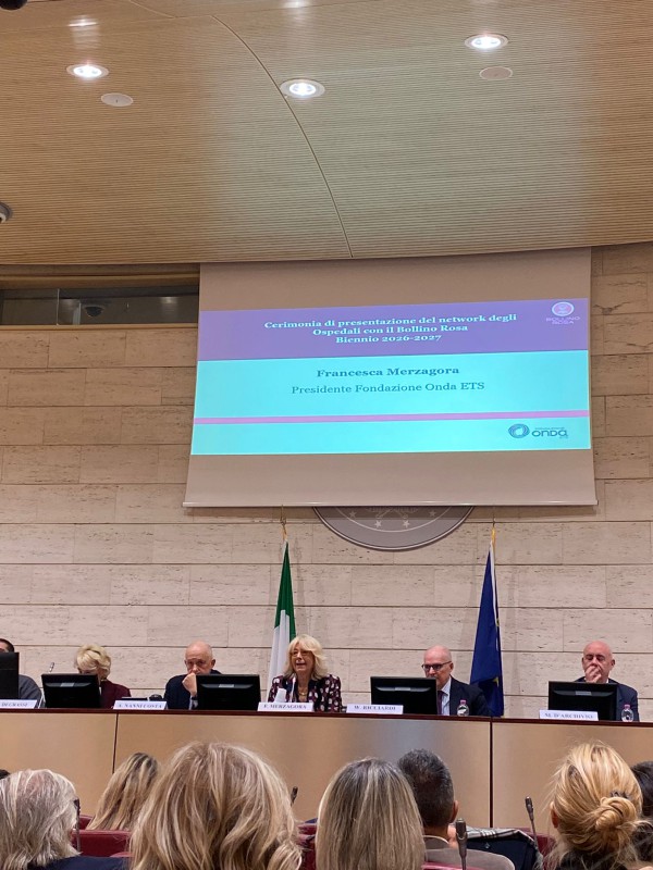 FOTO_3_PREMIAZIONE_BOLLINI_ROSA_ONDA.jpg (117 KB)