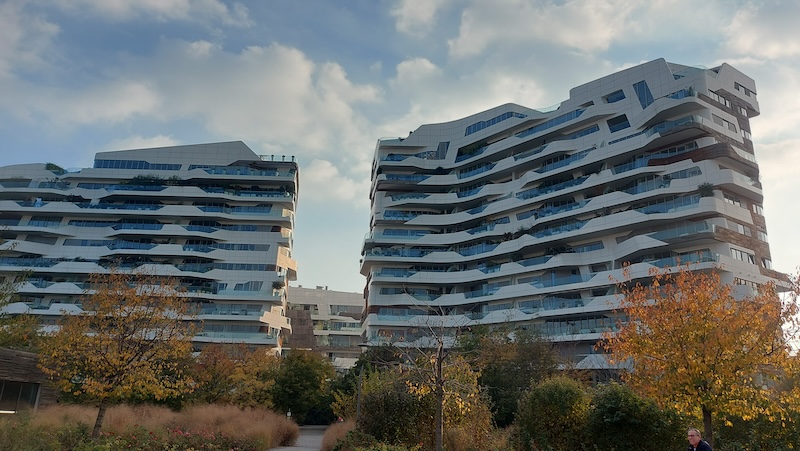 Sirone_city_life00002.jpg (174 KB)