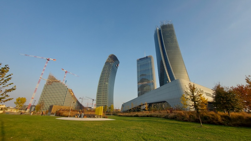 Sirone_city_life00003.jpg (116 KB)