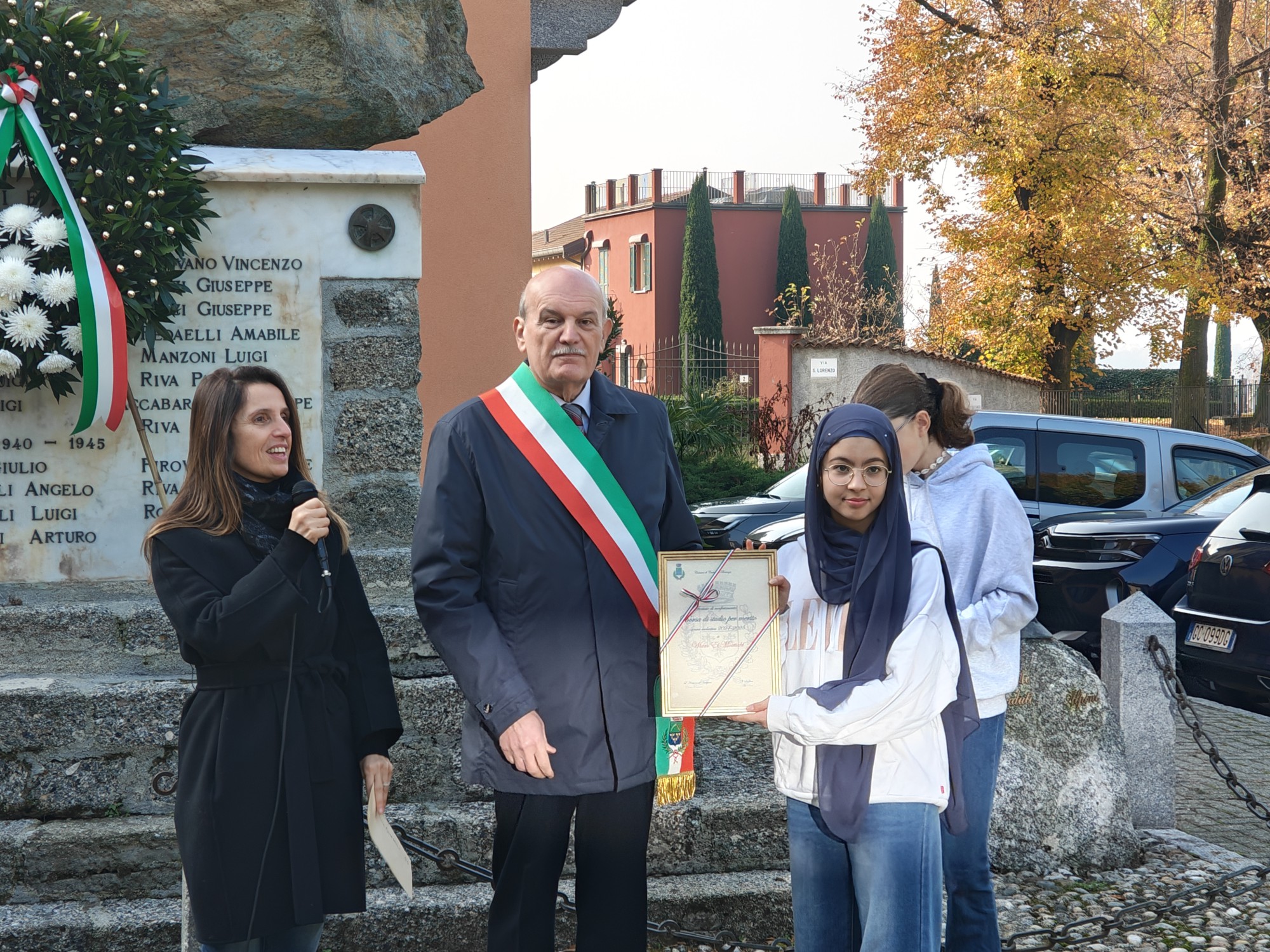 castello_borsestudio__10_.jpg (819 KB)