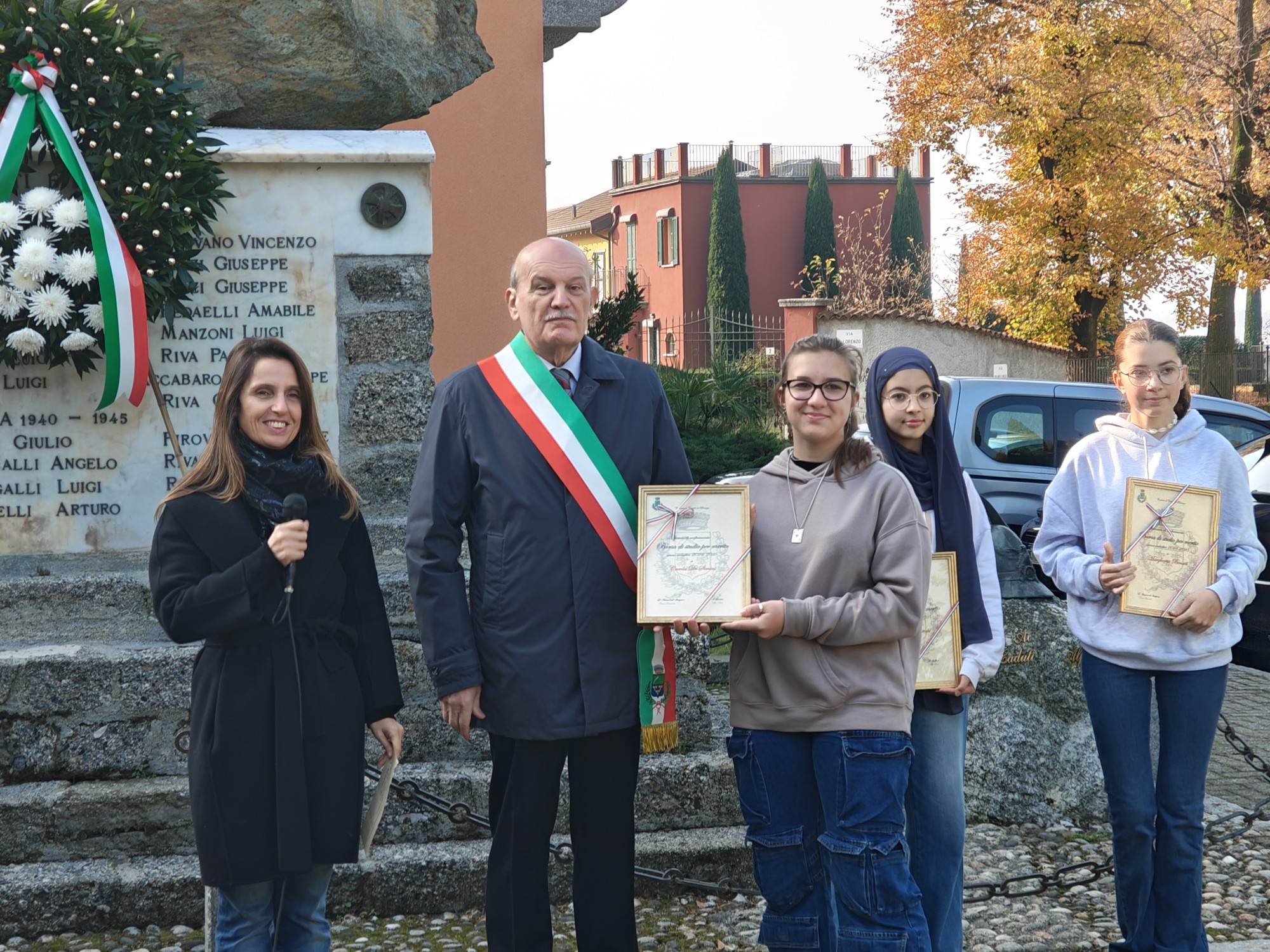 castello_borsestudio__11_.jpg (735 KB)