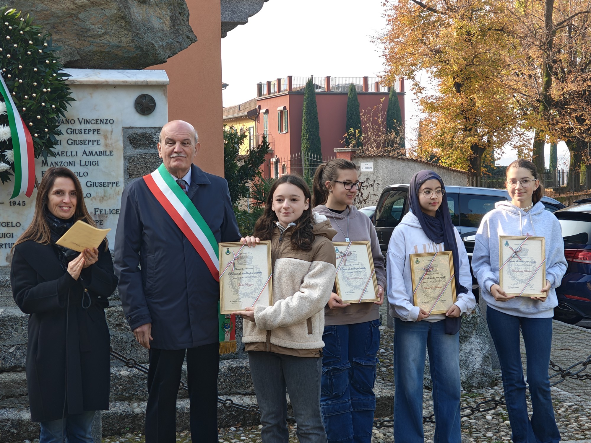 castello_borsestudio__12_.jpg (789 KB)