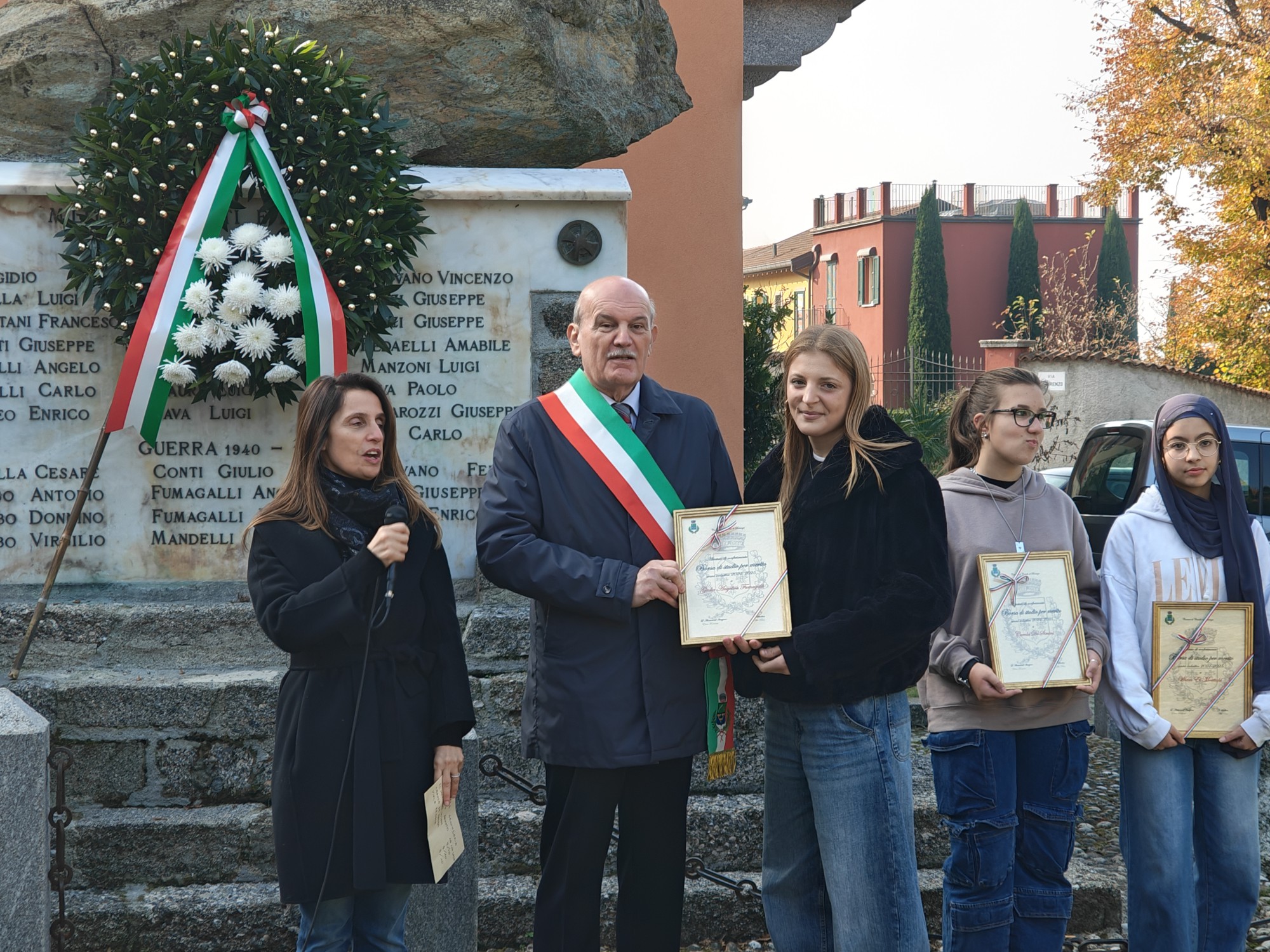 castello_borsestudio__13_.jpg (723 KB)