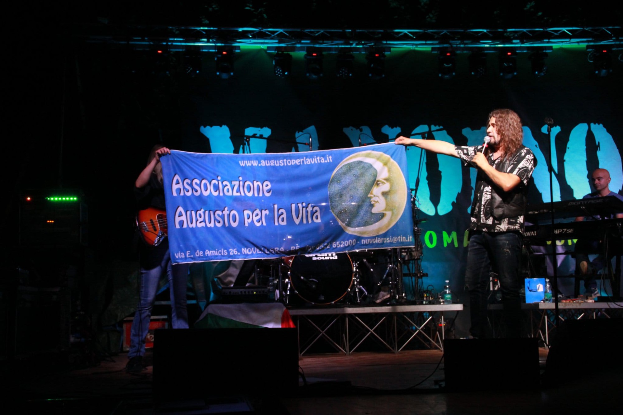 lo_striscione_dell_associazione_augusto_per_la_vita.jpeg (307 KB)