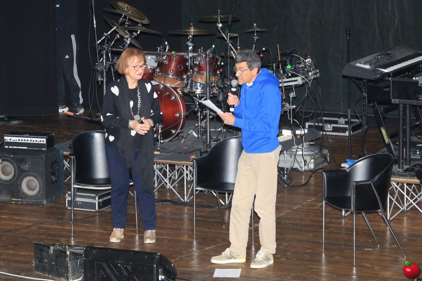 nomadiserata0003.jpg (290 KB)