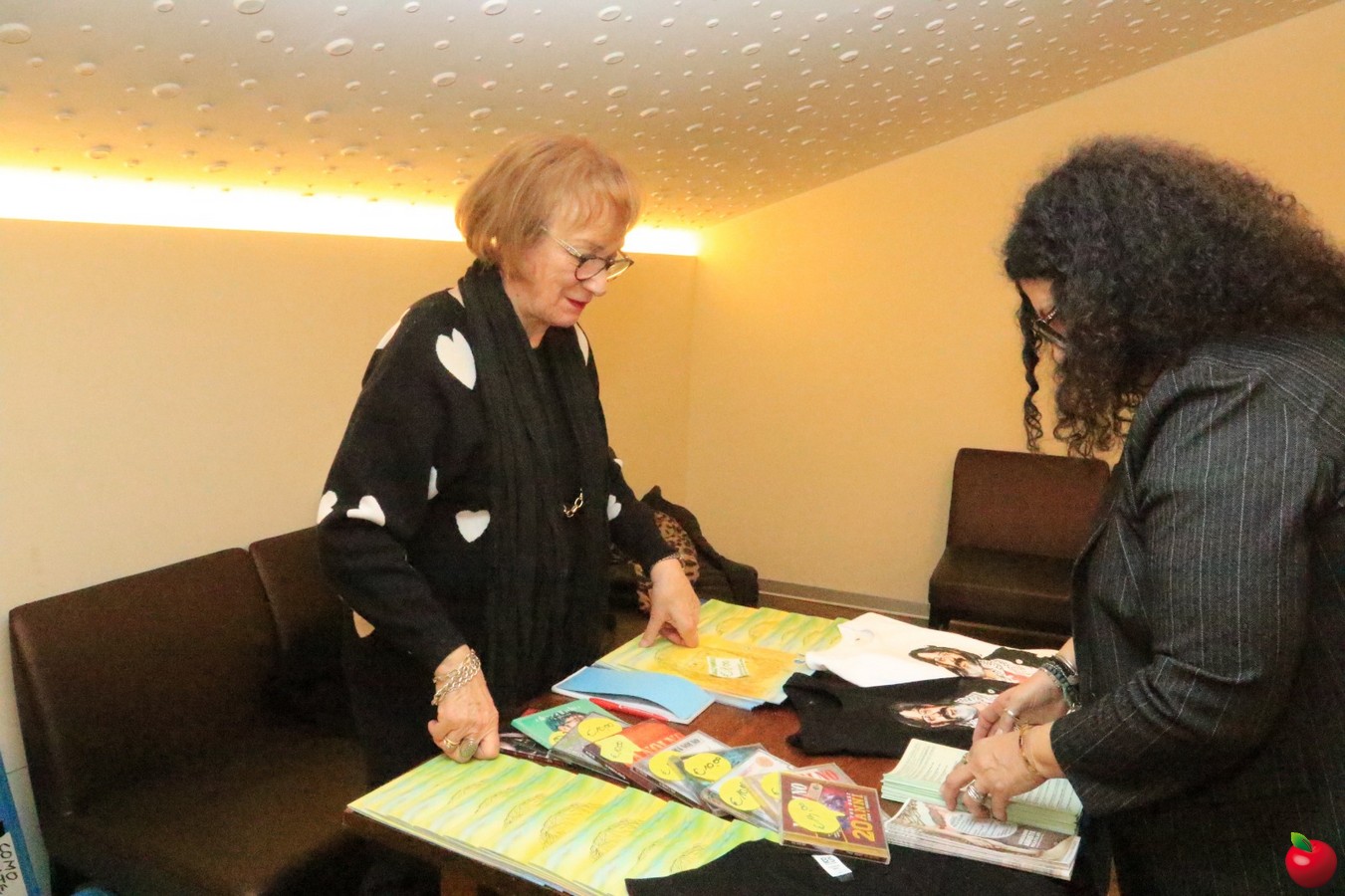 nomadiserata0005.jpg (246 KB)