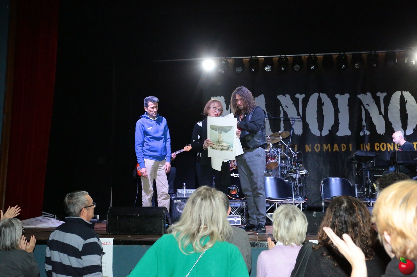 nomadiserata0016.jpg (215 KB)