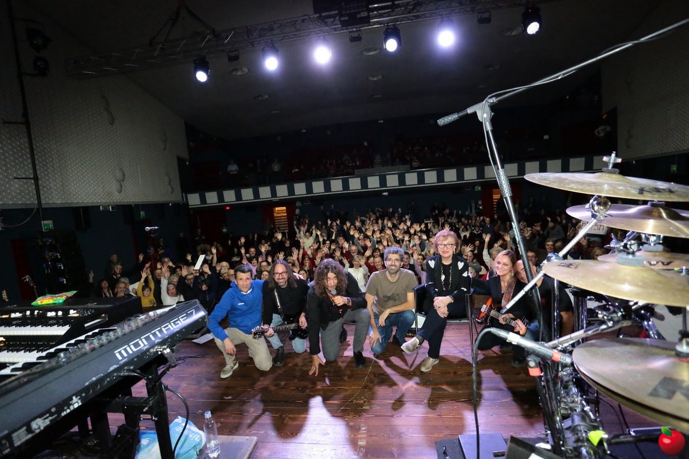 nomadiserata0021.jpg (292 KB)