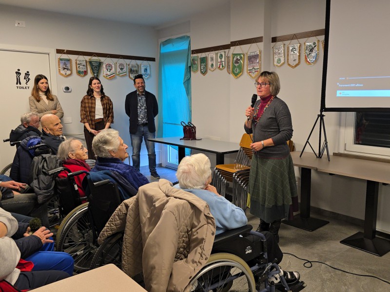 proiezione_frammenti_2911.JPG (124 KB)