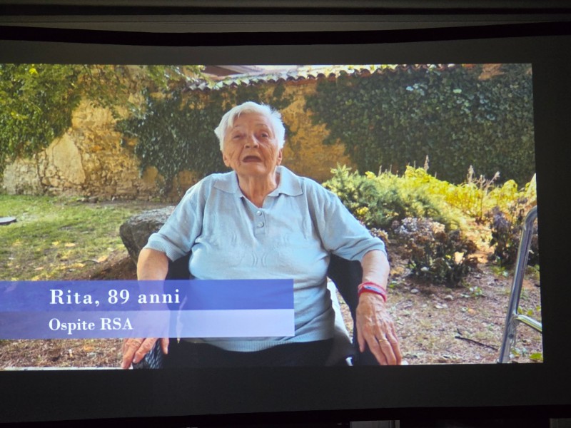 proiezione_frammenti_2911_6.JPG (112 KB)