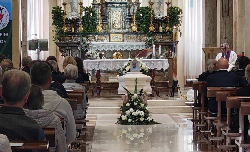 dolzagofunerali1.jpg (117 KB)