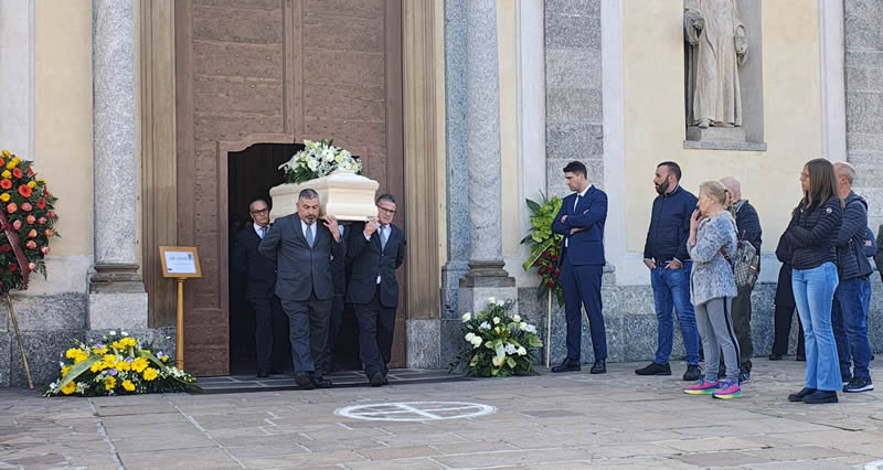dolzagofunerali2.jpg (67 KB)